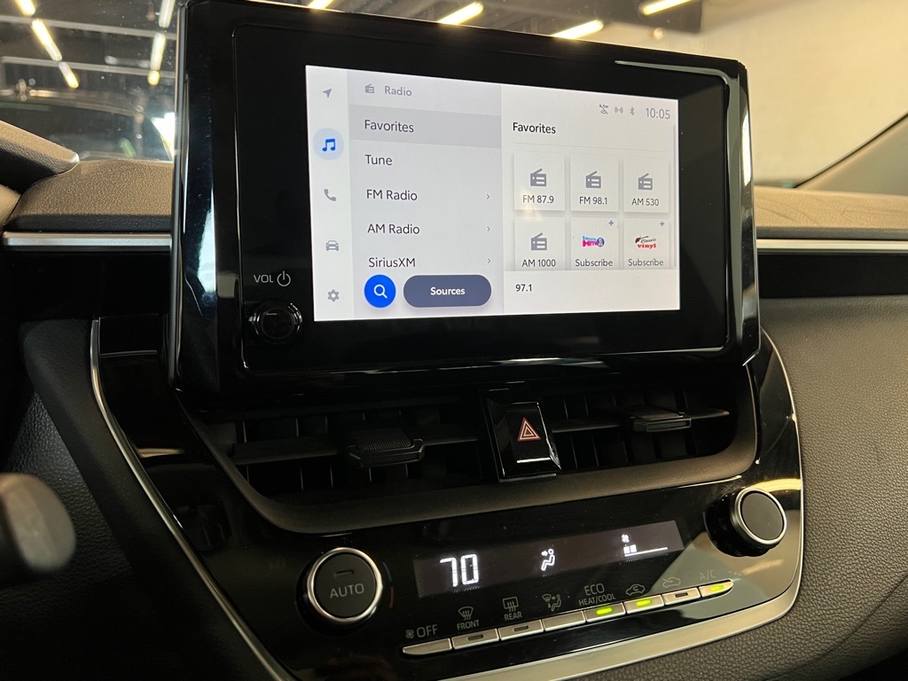 Vehicle image 13 of 22