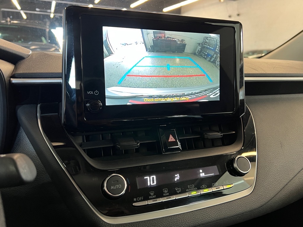 Vehicle image 14 of 22