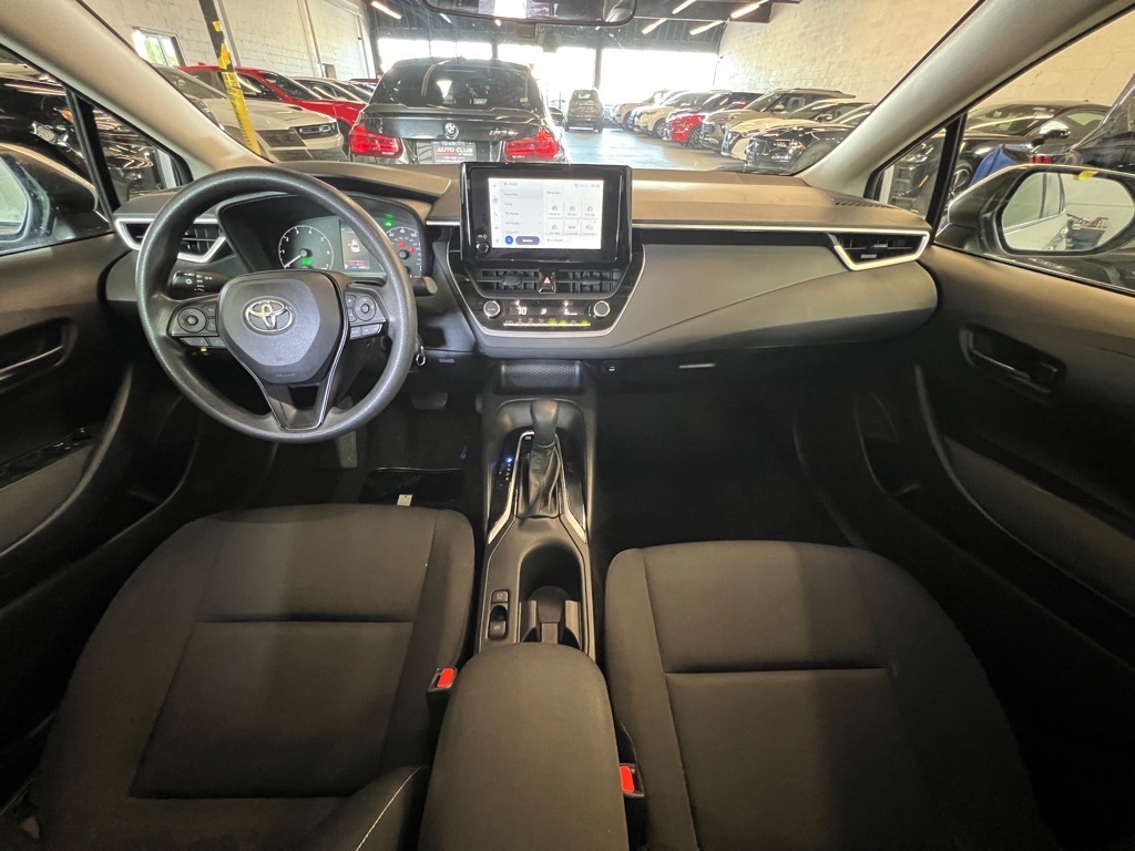 Vehicle image 18 of 22
