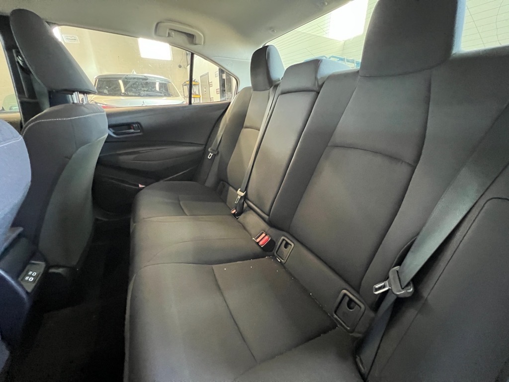 Vehicle image 17 of 22