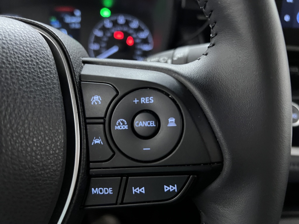 Vehicle image 14 of 31