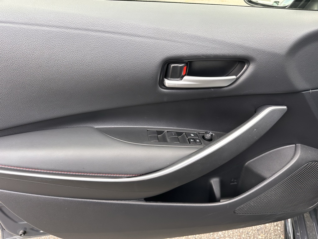 Vehicle image 9 of 25