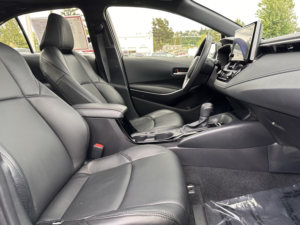 Vehicle image 16 of 25