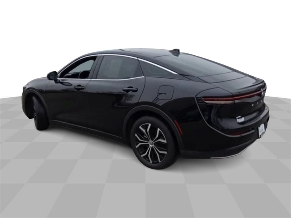 Vehicle image 8 of 32