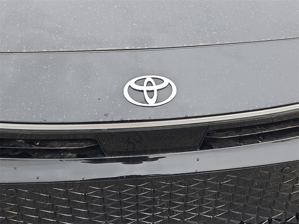 Vehicle image 28 of 32