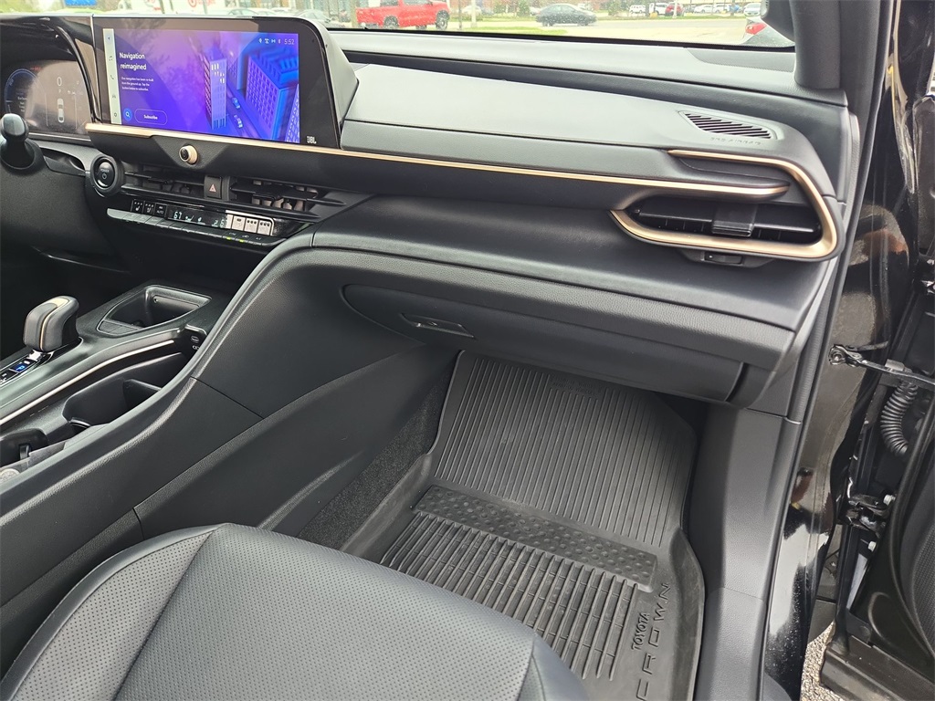 Vehicle image 26 of 32