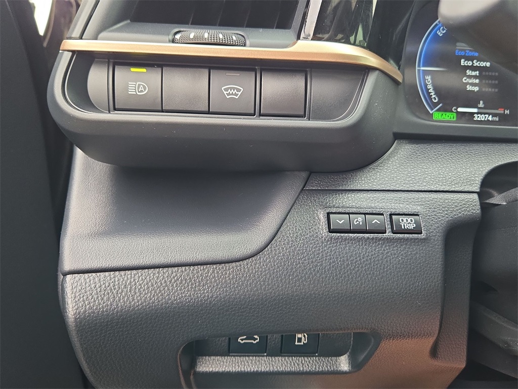 Vehicle image 18 of 32