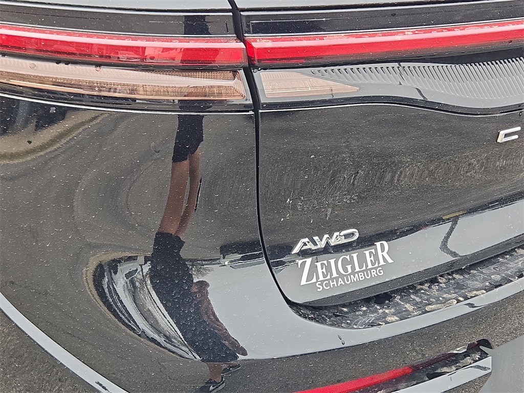 Vehicle image 29 of 32