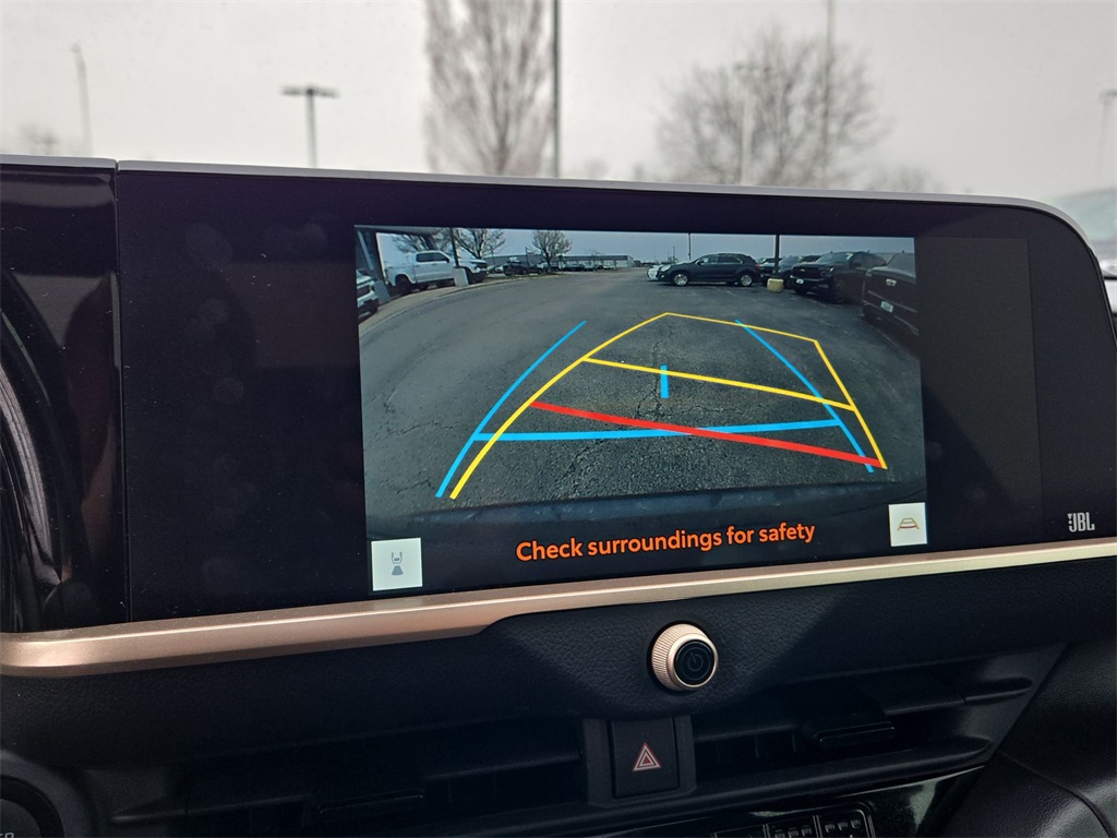 Vehicle image 14 of 32