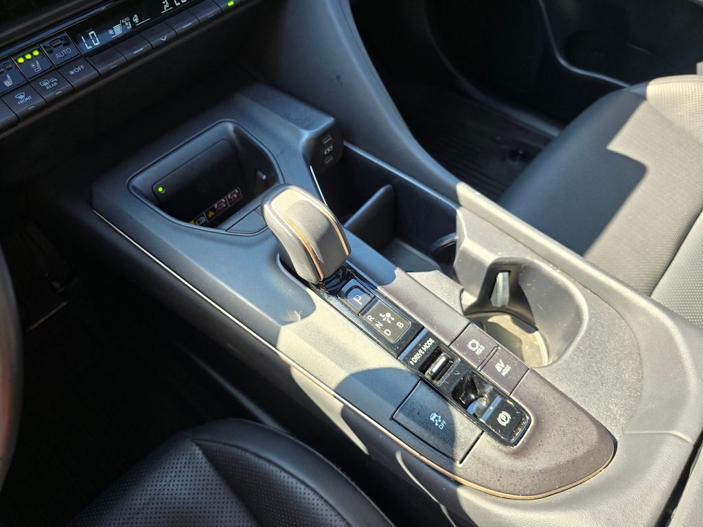 Vehicle image 25 of 31