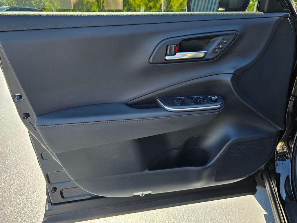 Vehicle image 26 of 31