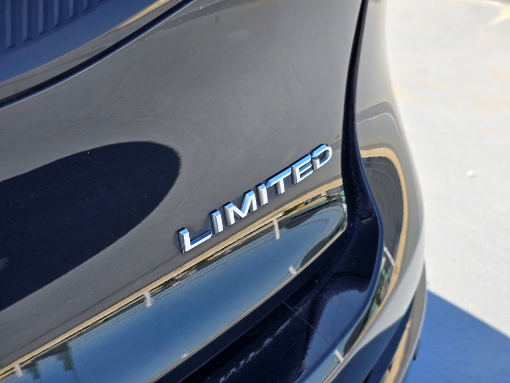 Vehicle image 27 of 31
