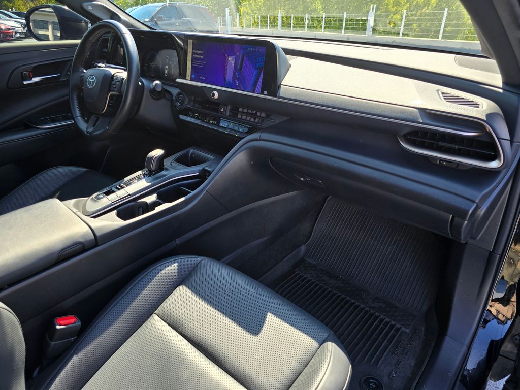 Vehicle image 19 of 31