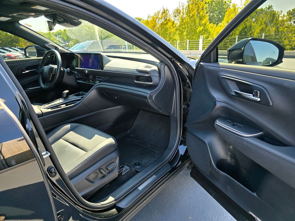 Vehicle image 20 of 31