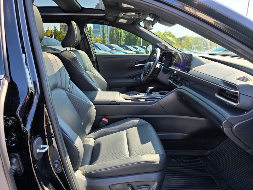 Vehicle image 15 of 31