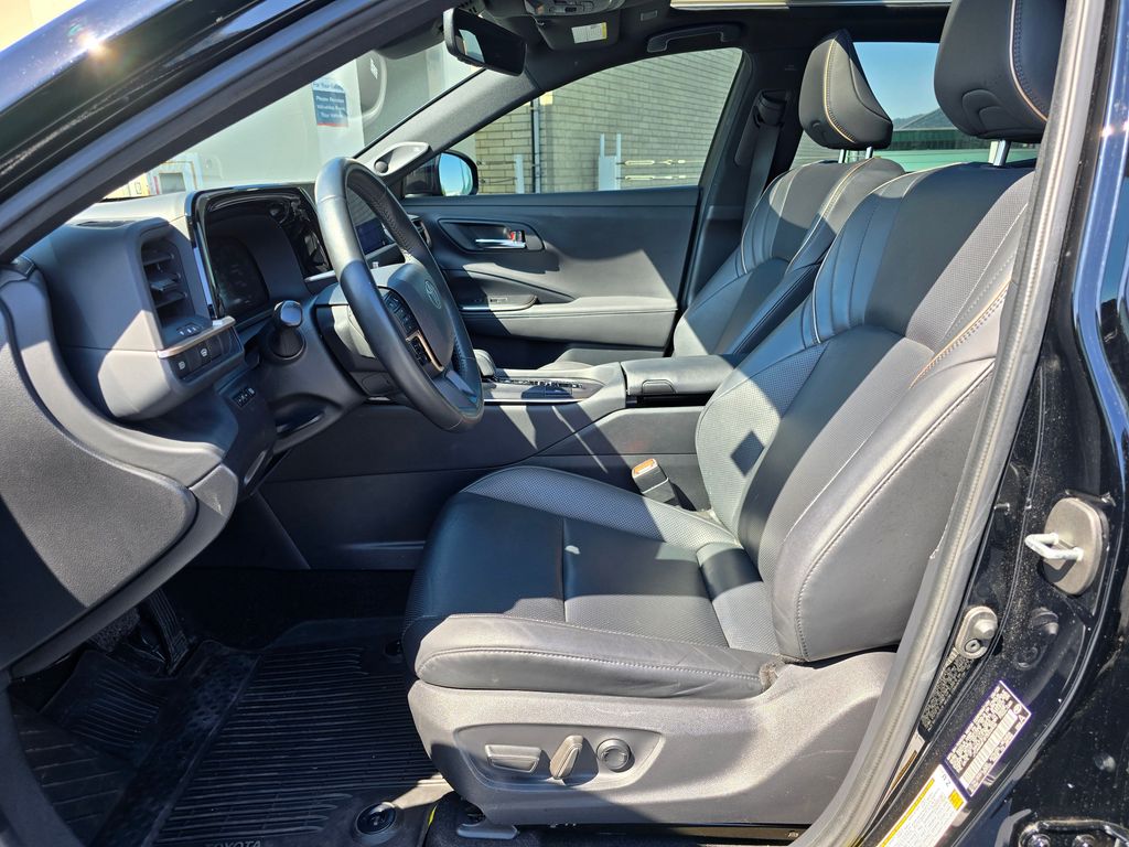 Vehicle image 18 of 31