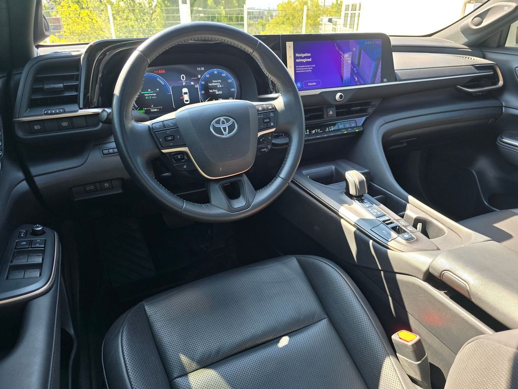 Vehicle image 21 of 31