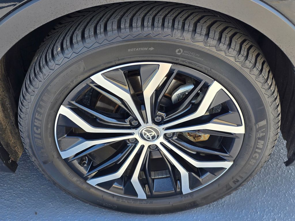 Vehicle image 9 of 31