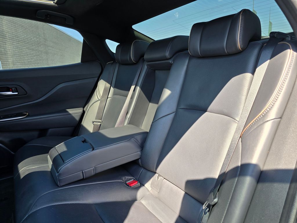 Vehicle image 13 of 31