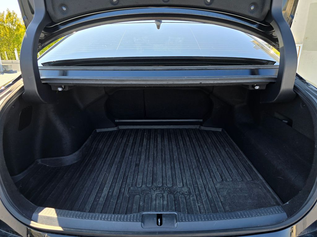 Vehicle image 10 of 31