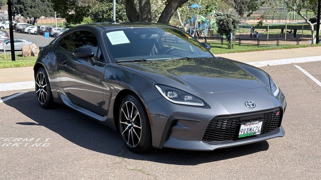 2023 Toyota GR86 Base Image 3 of 30