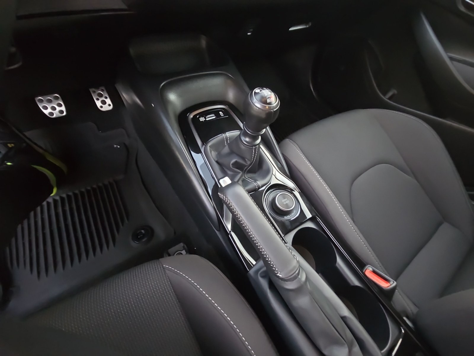 Vehicle image 18 of 25