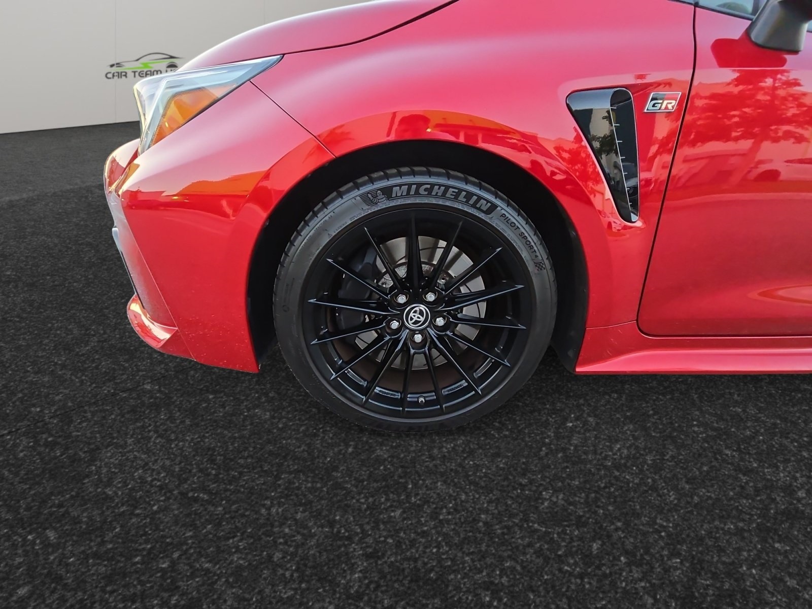 Vehicle image 10 of 25