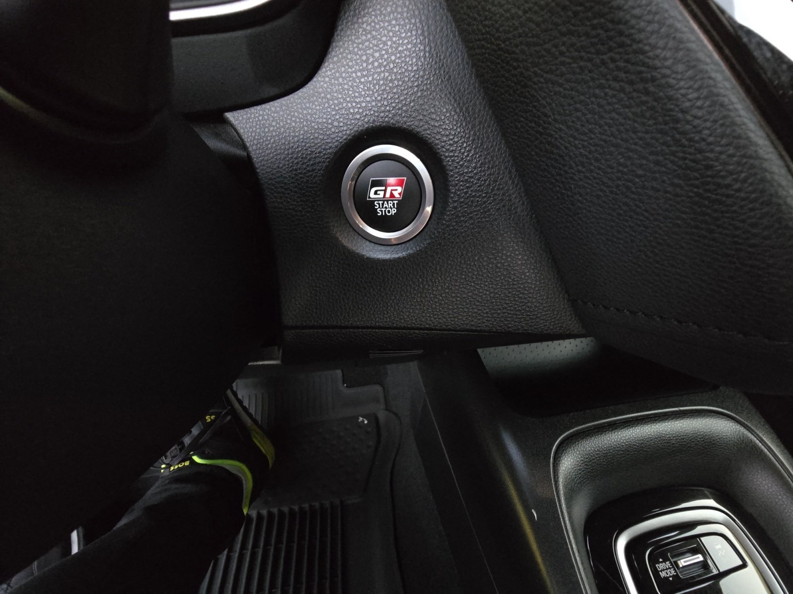 Vehicle image 21 of 25