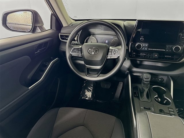 Vehicle image 16 of 28