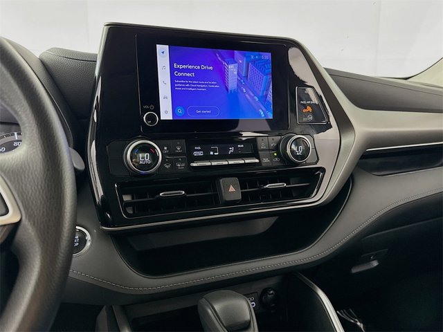 Vehicle image 13 of 28