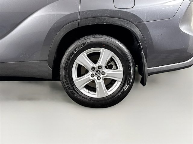 Vehicle image 20 of 28