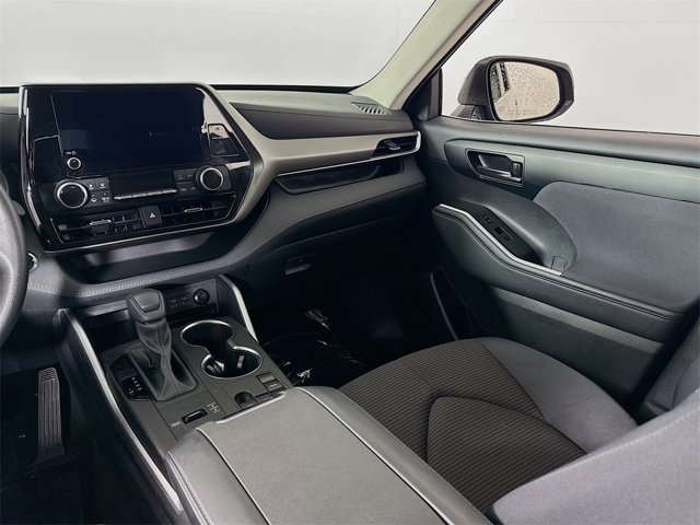 Vehicle image 17 of 28