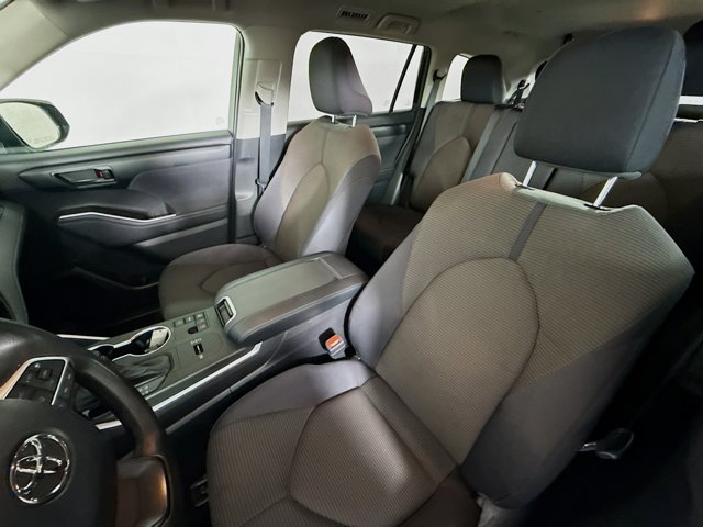 Vehicle image 25 of 36