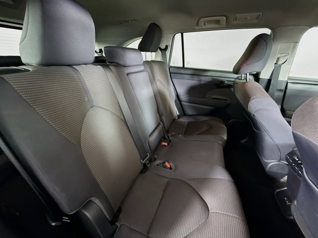 Vehicle image 32 of 36