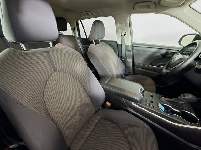 Vehicle image 33 of 36