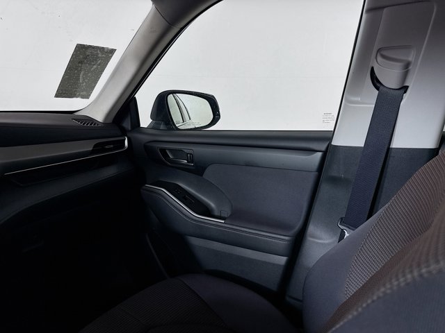 Vehicle image 27 of 36
