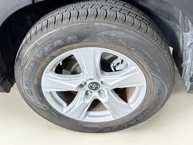 Vehicle image 35 of 36