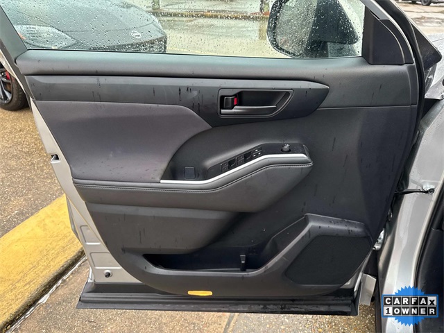 Vehicle image 16 of 20