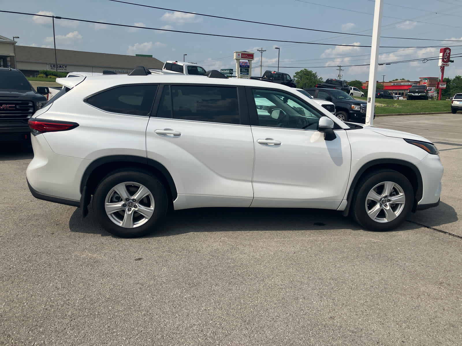 Vehicle image 4 of 34