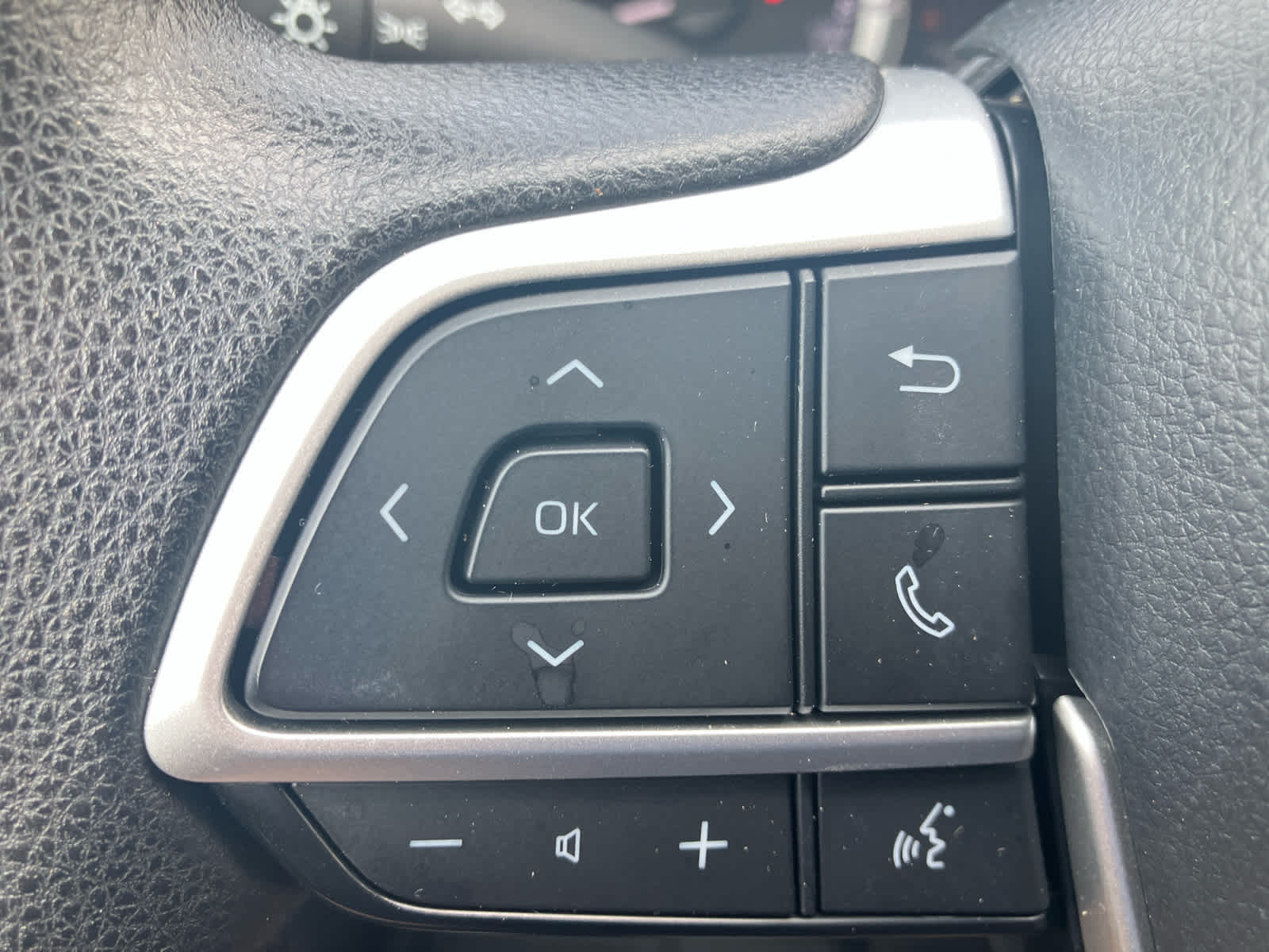 Vehicle image 18 of 34