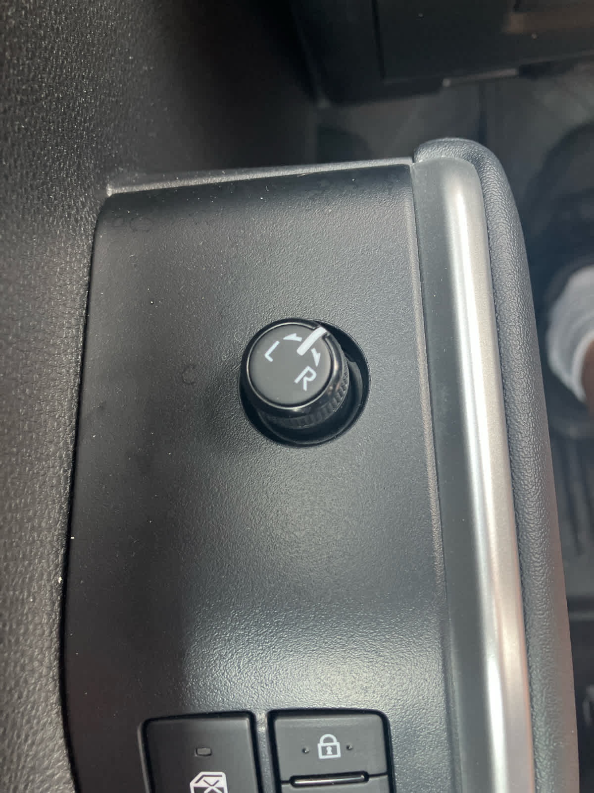 Vehicle image 13 of 34