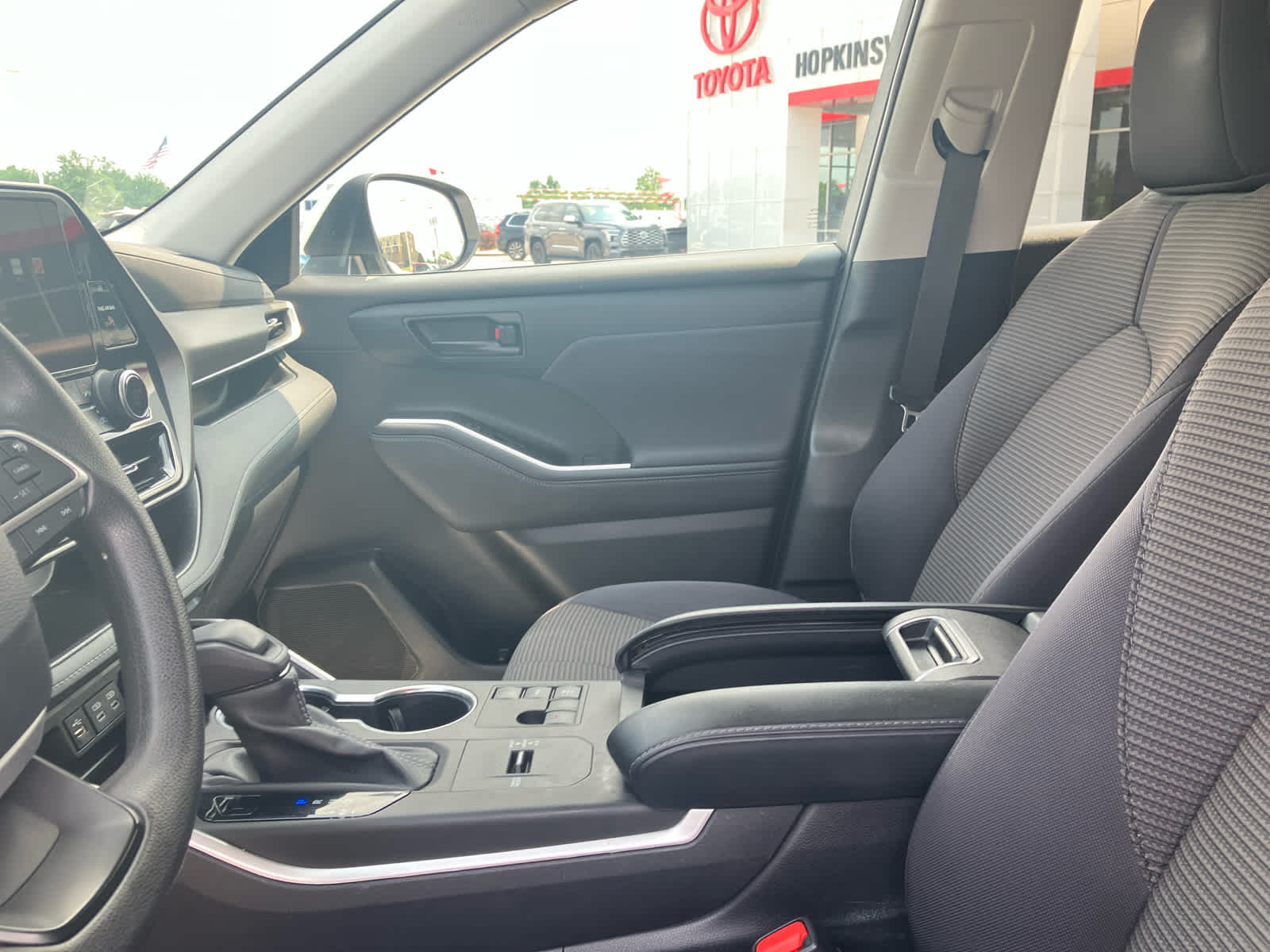 Vehicle image 10 of 34