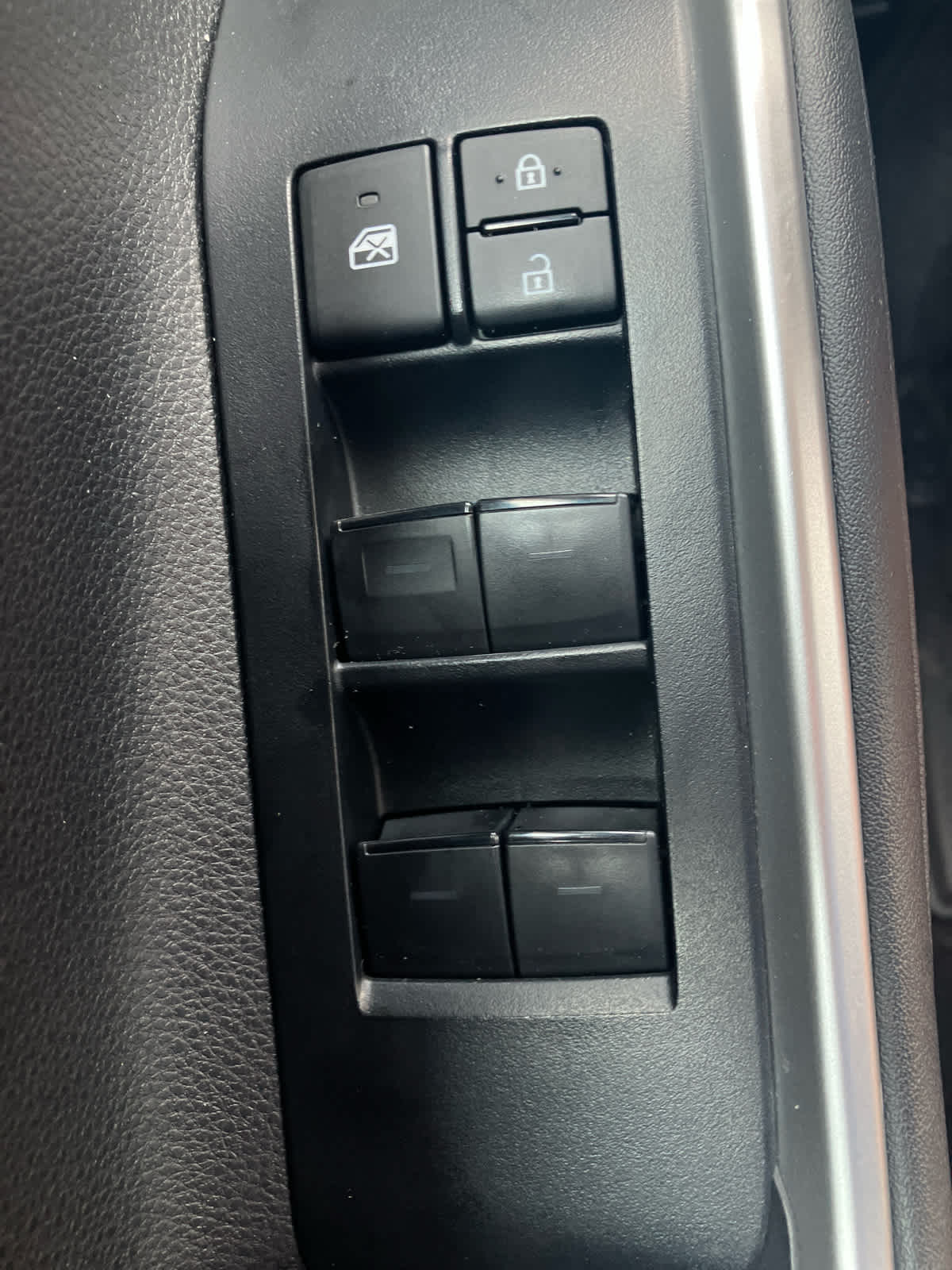 Vehicle image 12 of 34