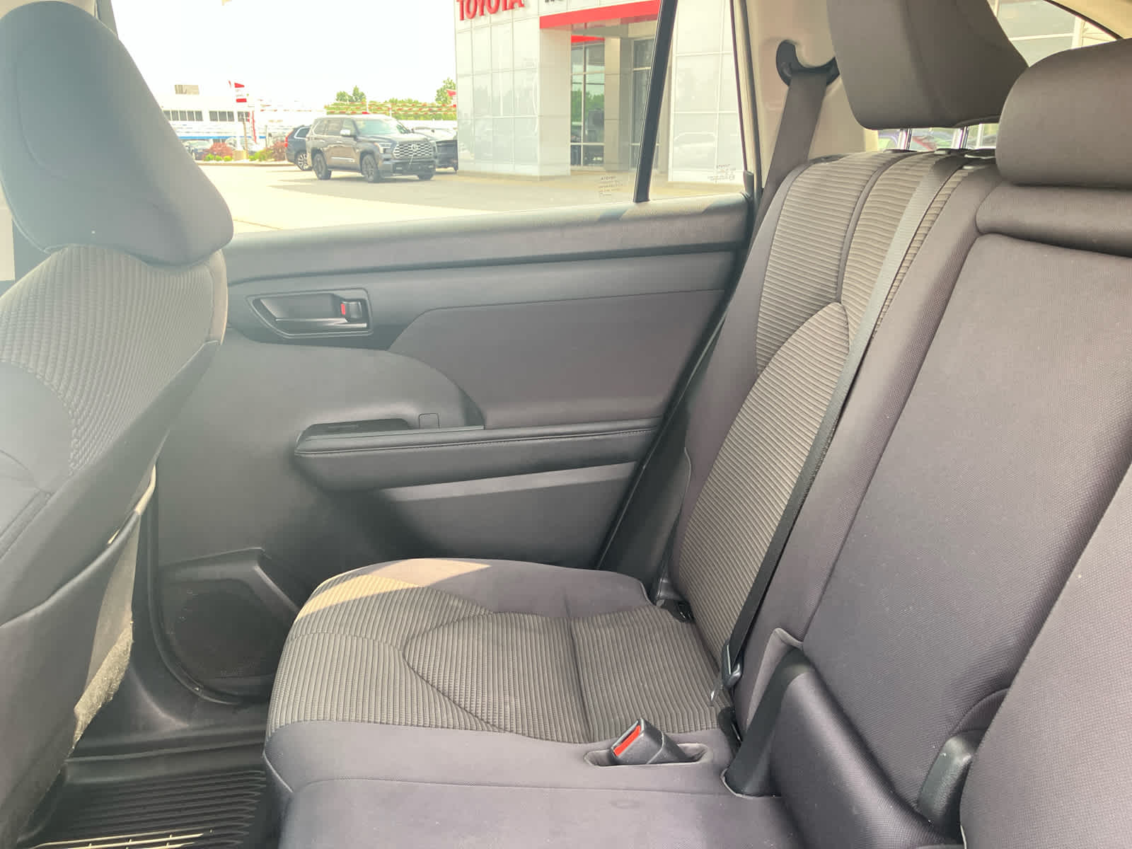 Vehicle image 33 of 34