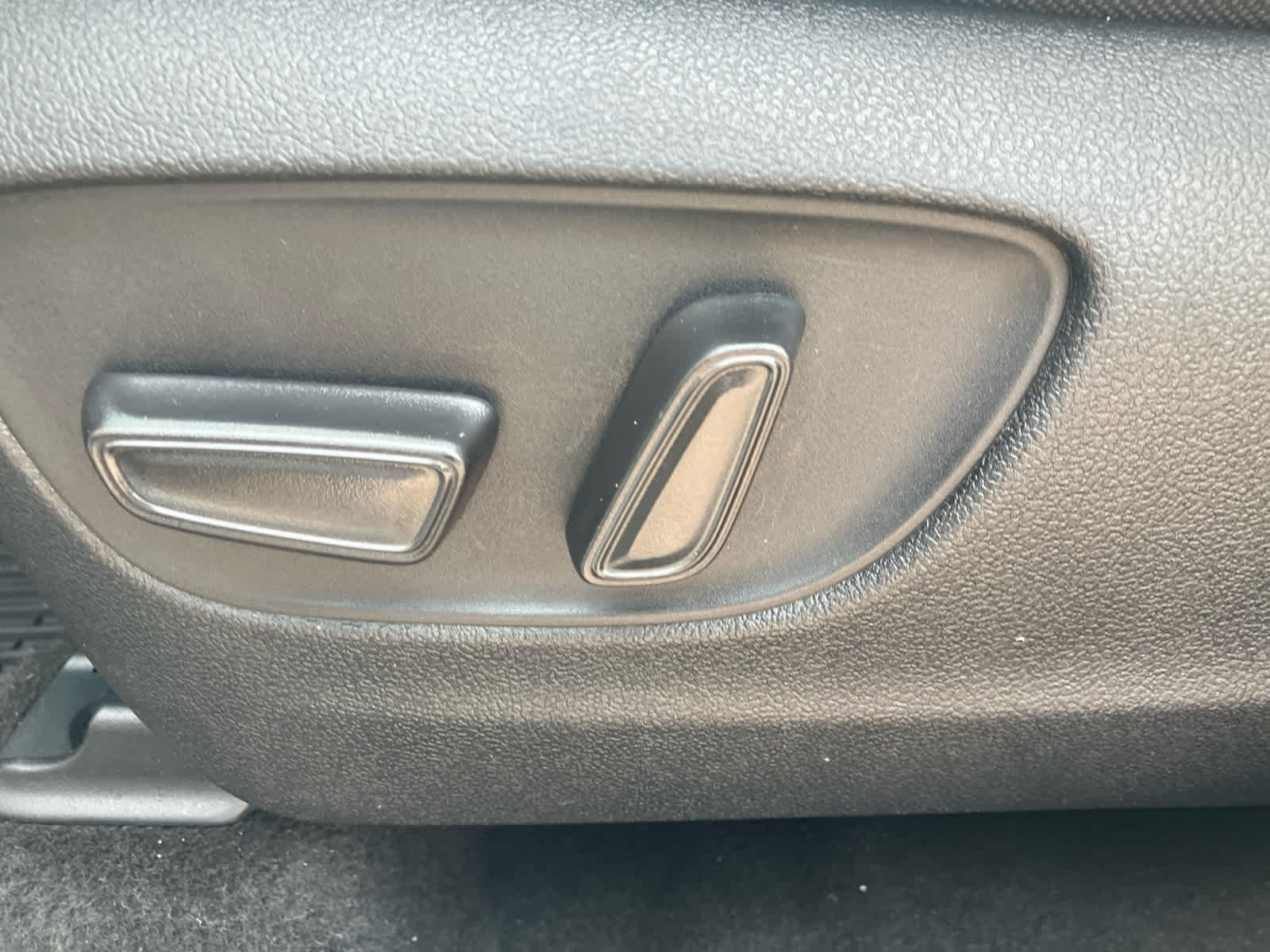 Vehicle image 11 of 34