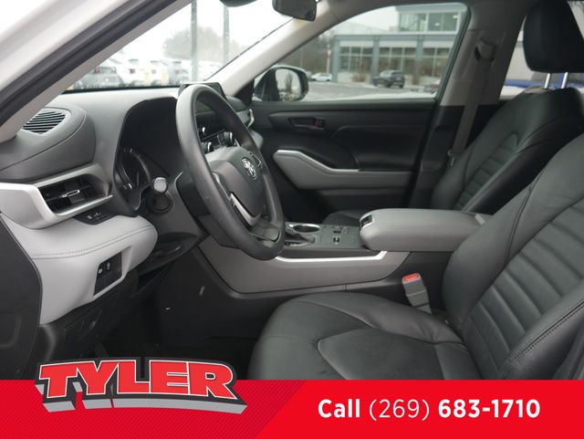 Vehicle image 34 of 50