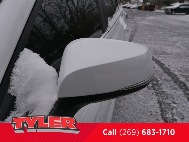 Vehicle image 12 of 50