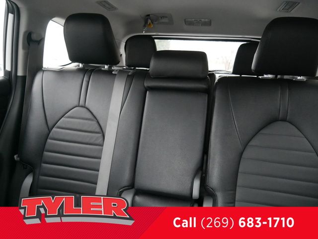 Vehicle image 36 of 50