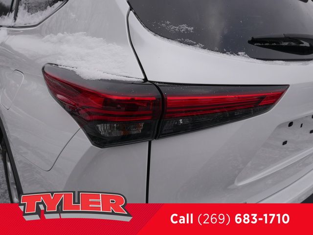 Vehicle image 10 of 50
