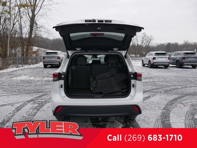 Vehicle image 15 of 50